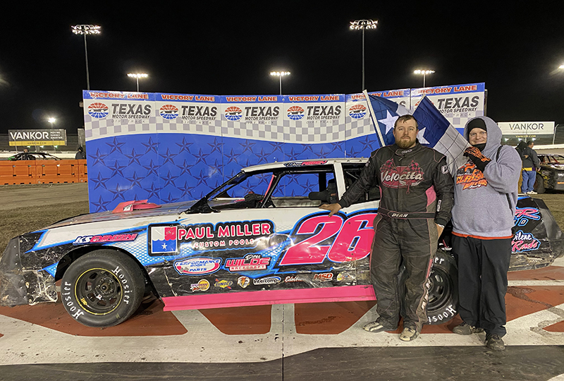 Dean Abbey dominates Dirty 30 IMCA Stock Car qualifying IMCA
