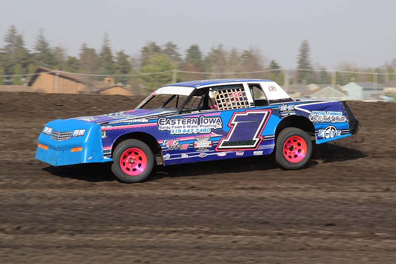 Fender fan Reynolds races to IMCA Sunoco Hobby Stock national crown IMCA International Motor