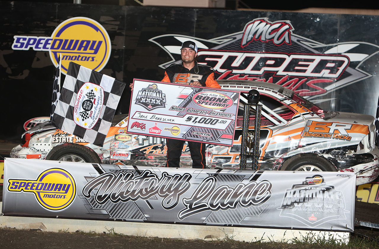 Benischek takes home champion’s trophy after classic IMCA Super