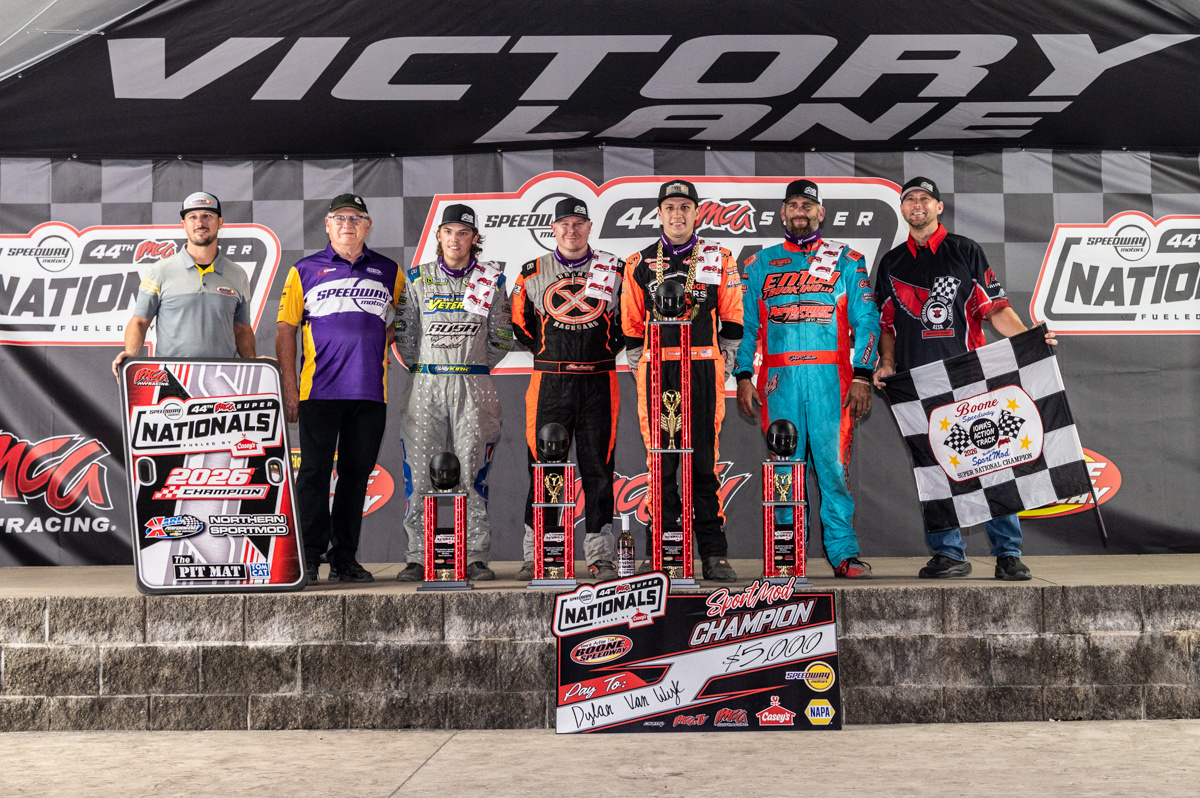 Van Wyk Outduels Armstrong and Sachau for First SportMod Super